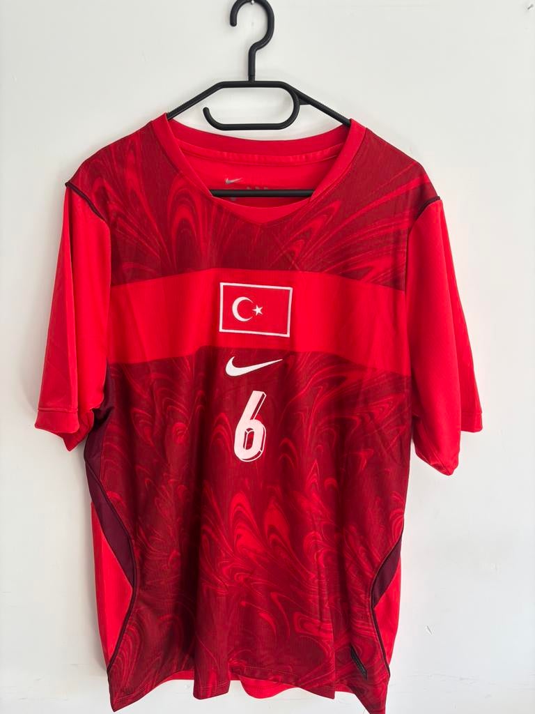 Turkije Shirt WK 2026 - Orkun Kökçü #6 - Maat XL (Nieuw), Ophalen of Verzenden, Zo goed als nieuw, Maat 56/58 (XL), Rood