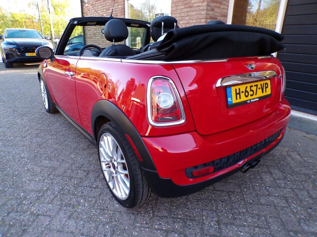 Mini Mini Cabrio 1.6 John Cooper Works, Auto's, Voorwielaandrijving, 15 km/l, Gebruikt, Zwart