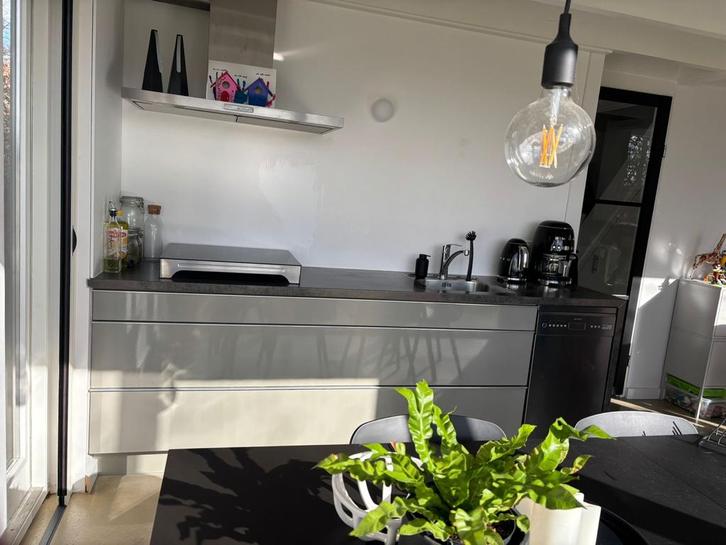 Moderne rechte keuken 250 cm met Inventum en Smeg, Huis en Inrichting, Keuken | Complete keukens, Gebruikt, Enkelwandige keuken