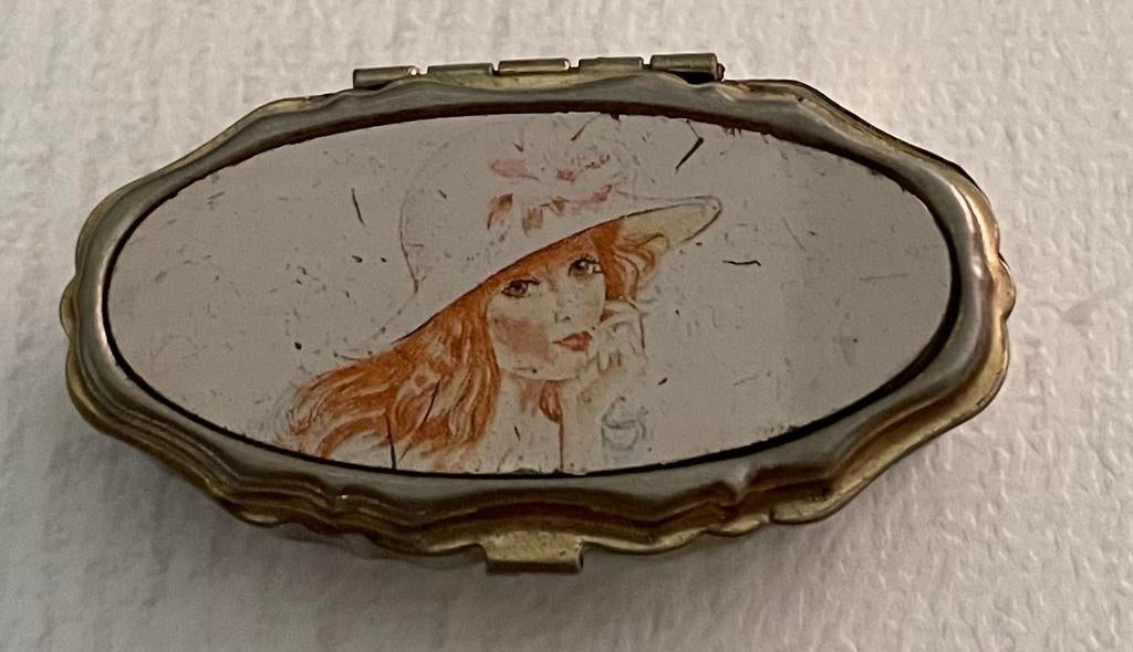 Vintage Pillendoosje met Vrouwenportret, Antiek en Kunst, Antiek | Overige Antiek, Ophalen of Verzenden