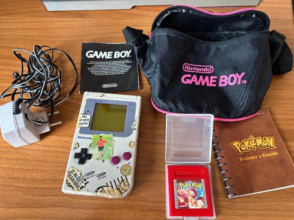 nintendo game boy + pokemon Red, Spelcomputers en Games, Spelcomputers | Nintendo Game Boy, Ophalen, Gebruikt, Game Boy Classic