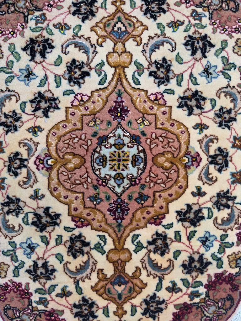 Handmade Persian silk & wool Tabriz carpet ovale, Crème, Onbekend@voorbeeld.com, 100 tot 150 cm, Perzisch, Klassiek, Oosters