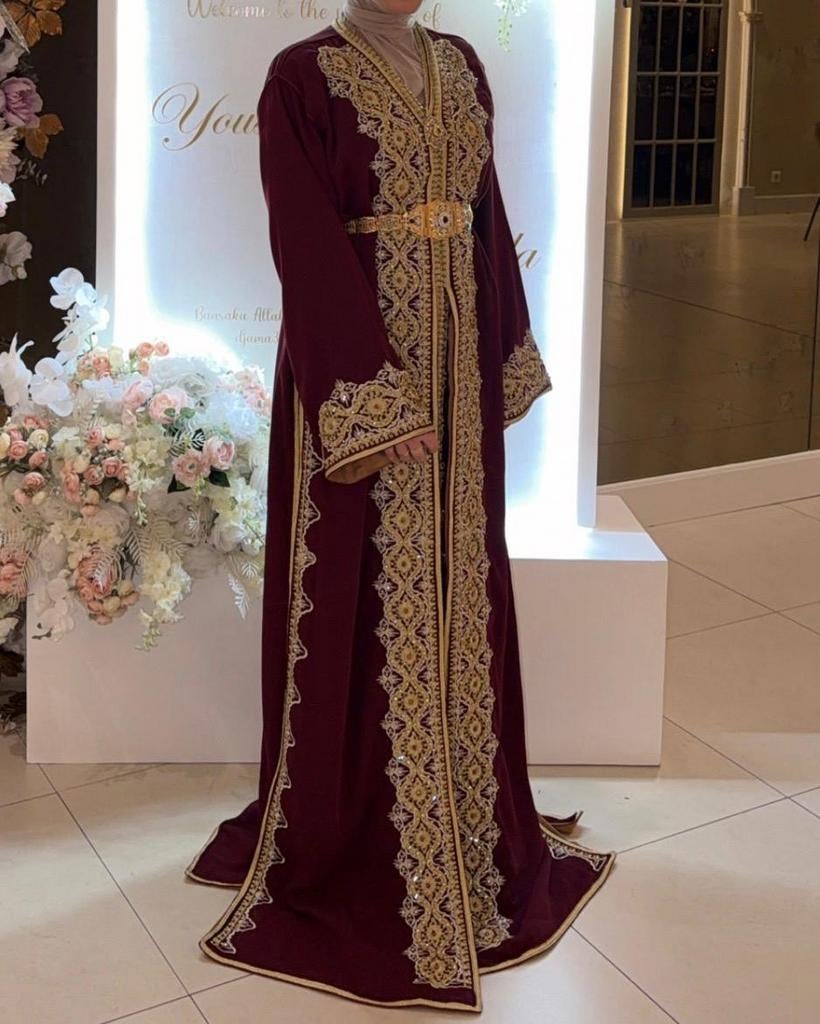 Prachtige Takchita - Bordeauxrood met Gouden Borduurwerk, Maat 38/40 (M), Overige typen, Ophalen of Verzenden, Zo goed als nieuw