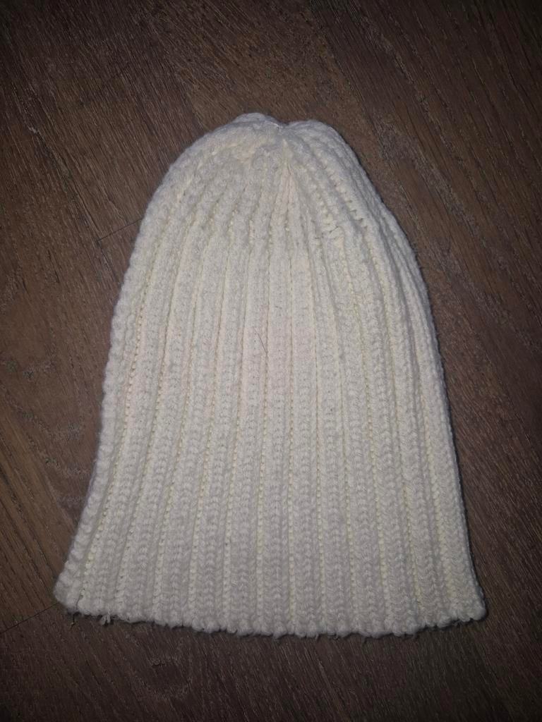 Witte gebreide muts - Zo goed als nieuw, Ophalen of Verzenden, Zo goed als nieuw, Muts