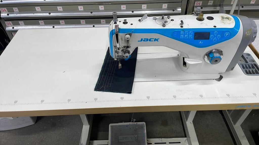 Industrie naaimachine Jack A4 automaat— DEFECT!!!, Hobby en Vrije tijd, Naaimachines en Toebehoren, Overige merken, Gebruikt, Ophalen of Verzenden