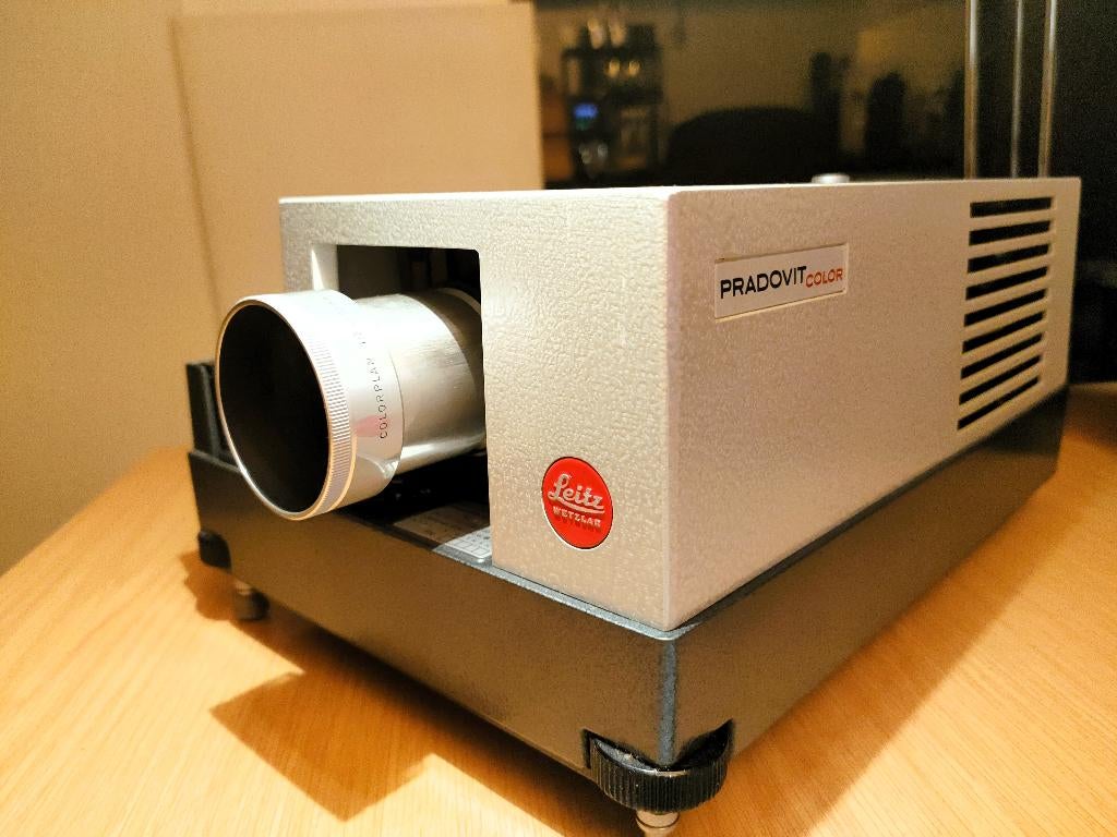 Leitz Pradovit Color diaprojector met Leitz 1:2.5/90mm lens, Audio, Tv en Foto, Diaprojectors, Verzenden, Zo goed als nieuw