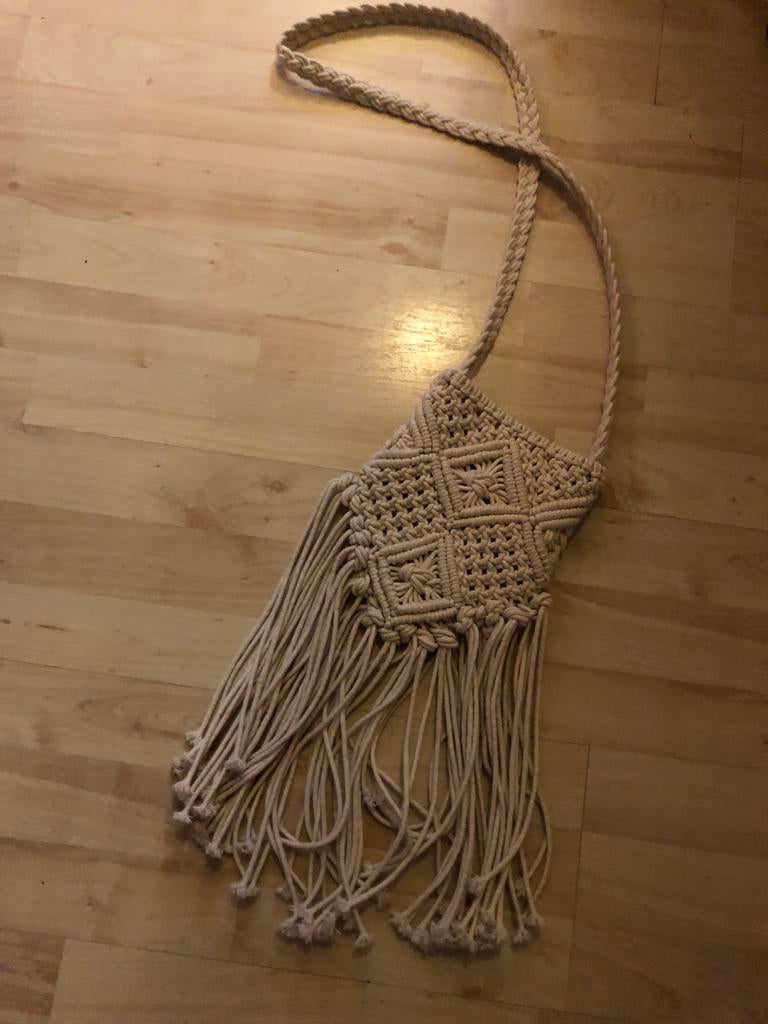 Divided Boho Ibiza Tasje met Franjes - Macramé Stijl, Ophalen of Verzenden, Zo goed als nieuw, Beige, Schoudertasje