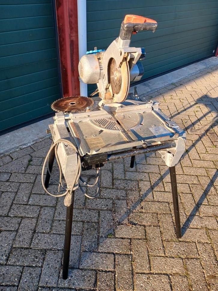 Te koop aangeboden Elu flipover zaagmachine, Doe-het-zelf en Verbouw, Gereedschap | Zaagmachines, Gebruikt, Afkortzaag, 1200 watt of meer