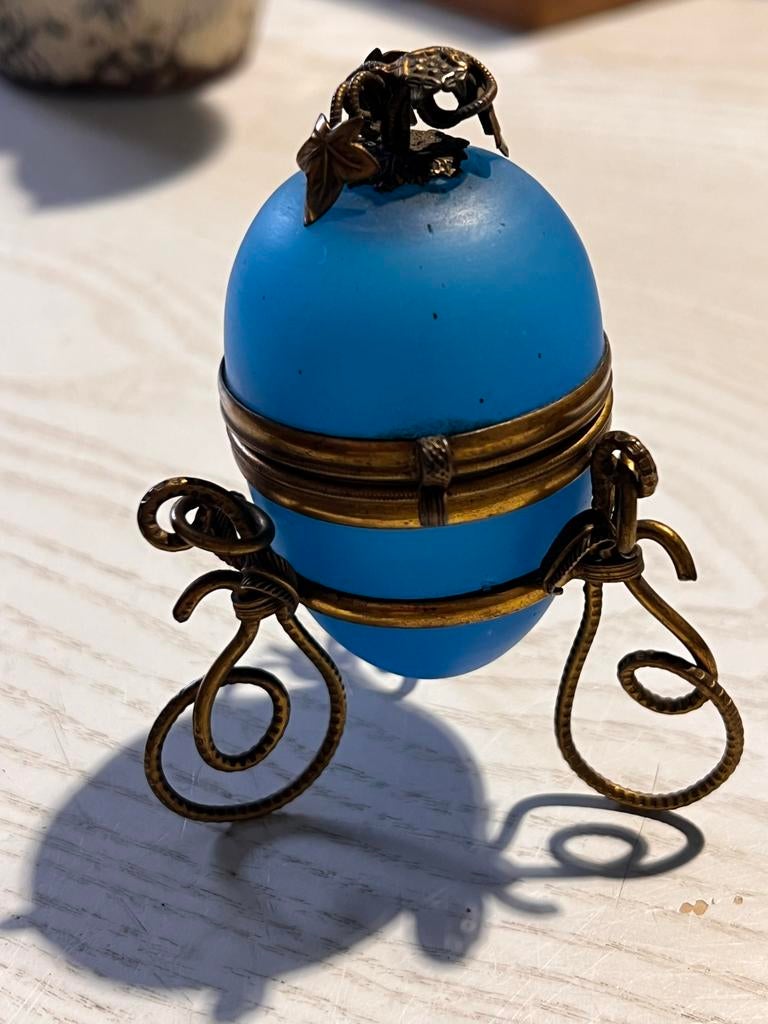Antiek Frans Palais Royal Parfumdoosje - Blauw Opaalglas, Ophalen of Verzenden