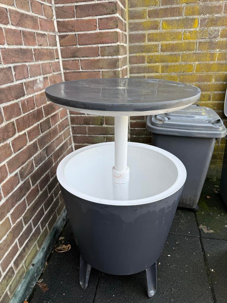 Keter Coolbar Partytafel Grijs - Koeler & Tafel in één, Tuin en Terras, Ophalen, Zo goed als nieuw, Rond, Kunststof