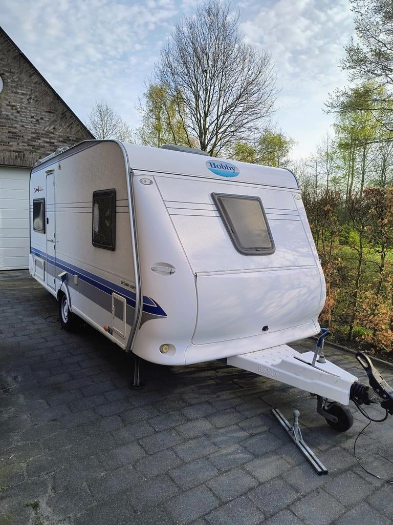 Hobby 460 UFE de Luxe Easy_Bax Unico Milaan 320 voortent set, Rondzit, Hobby, Frans bed, Kachel