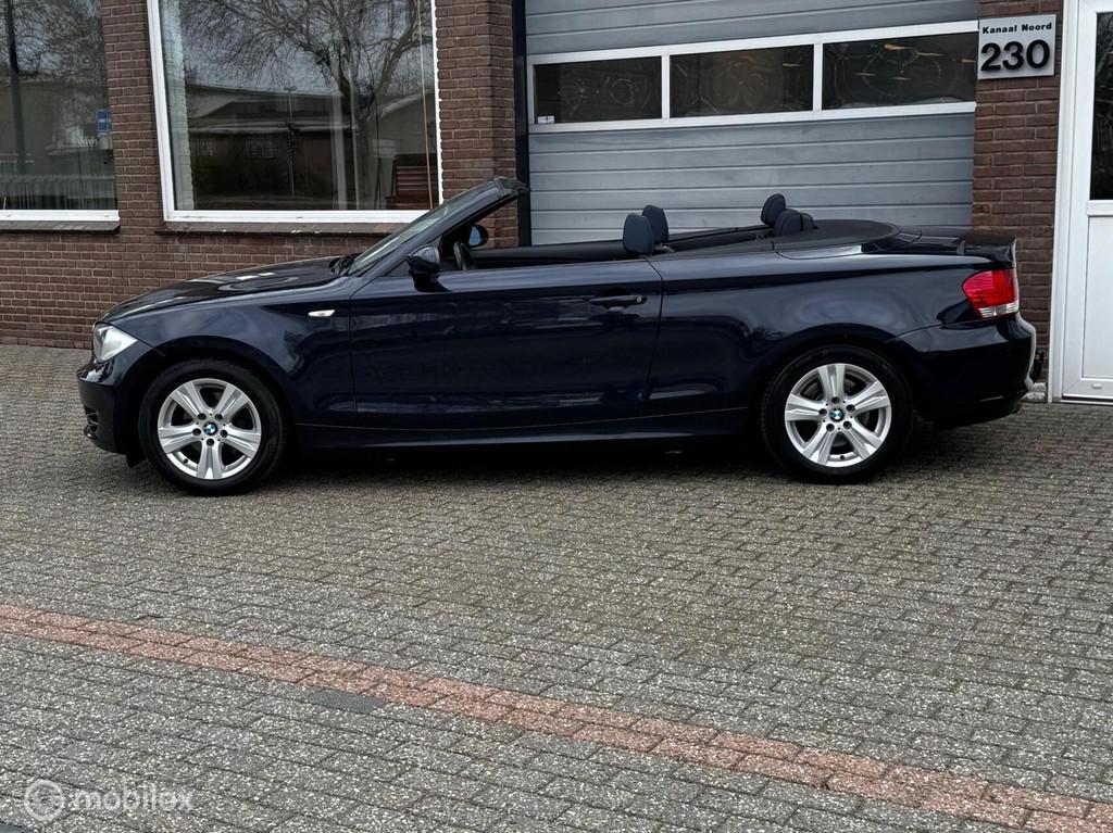 BMW 1-serie Cabrio 118i AUT ECC-AIRCO/CRUISE/MF-STUUR, Achterwielaandrijving, Cabriolet, 1405 kg, Onderhoudsboekje