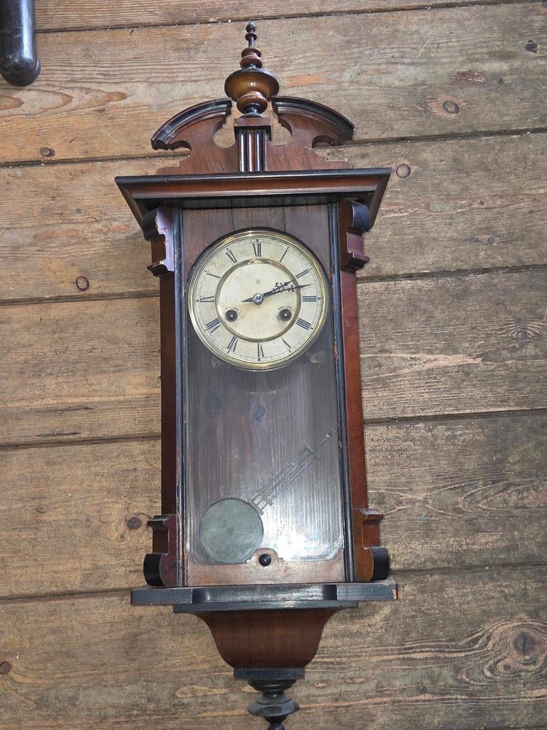 Houten wandklok met slinger, Antiek en Kunst, Antiek | Klokken, Ophalen of Verzenden