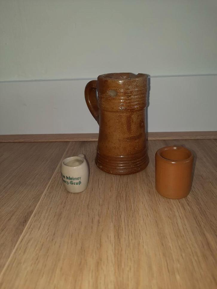 Set van 3 steengoed bierpullen: 17e-eeuwse en recente, Antiek en Kunst, Antiek | Keramiek en Aardewerk, Ophalen of Verzenden