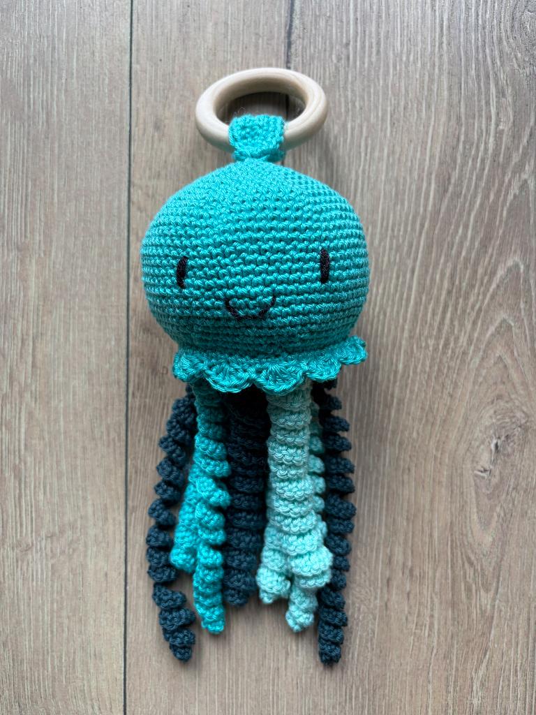 Octopus knuffel met rammelaar baby kinderwagen box nieuw, Kinderen en Baby's, Speelgoed | Knuffels en Pluche, Handgemaakt, Overige typen