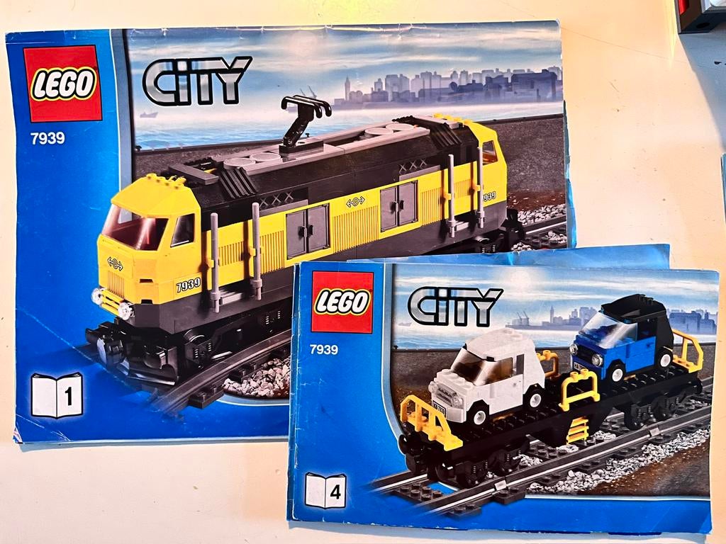 Lego city vrachttrein + station + extra sporen/wissels, Kinderen en Baby's, Speelgoed | Duplo en Lego, Ophalen, Zo goed als nieuw