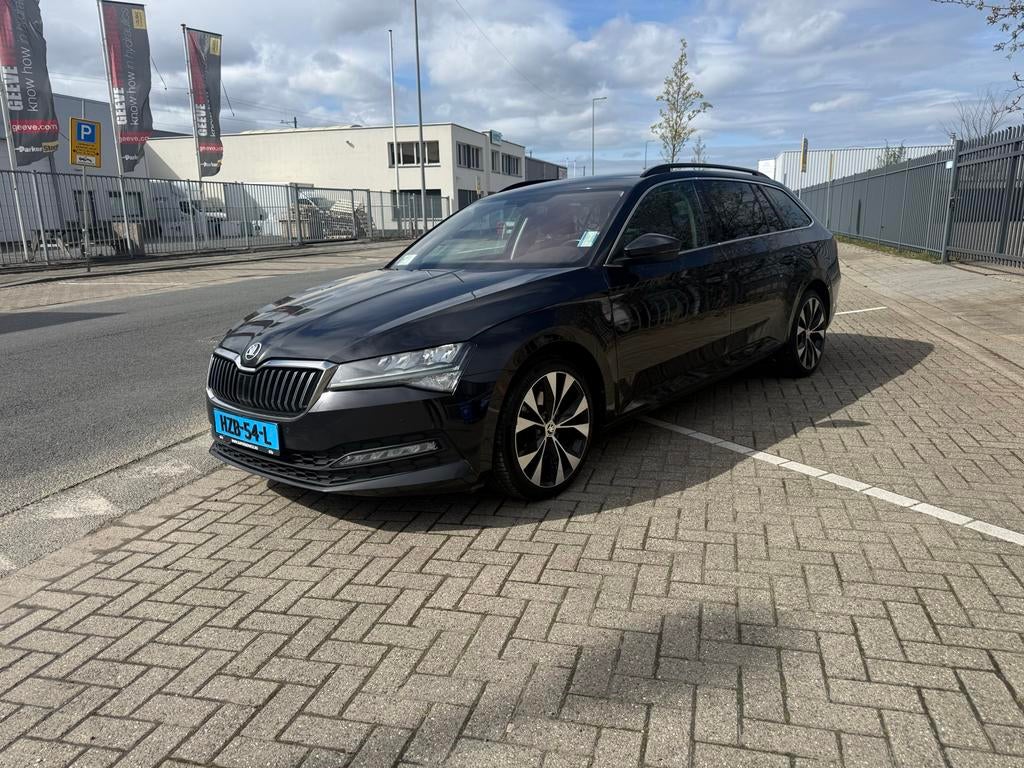 Skoda Superb 1.6 TDI 120pk Greentech Dsg-7 2020 Zwart, Auto's, Stof, Zwart, 4 cilinders, Zwart