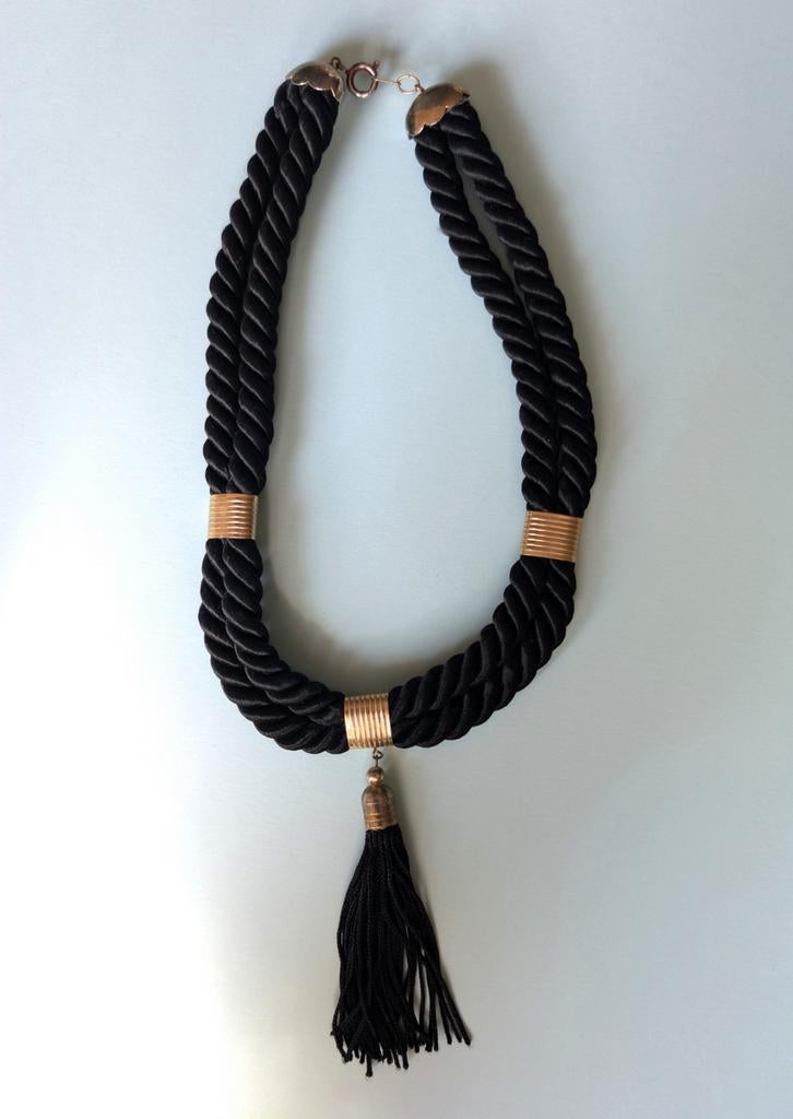 Zwarte vintage ketting met koord & kwast goudkleurig, Ophalen of Verzenden, Nieuw, Zwart, Overige materialen