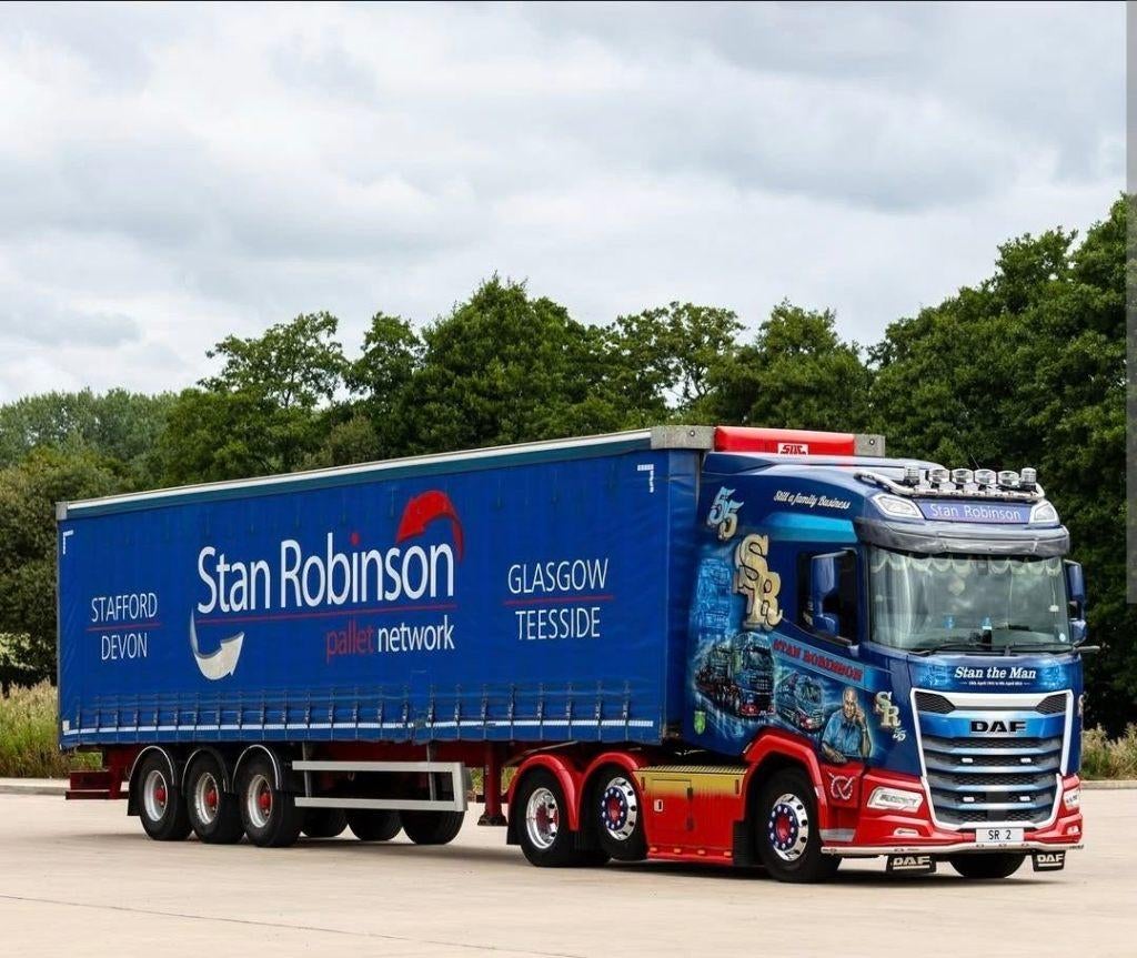 TEKNO DAF XF 6X2 SCHUIFZEILEN OPLEGGER STAN ROBINSON