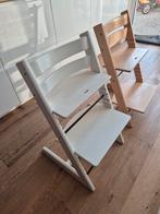 Twee Stokke Tripp Trapp stoelen - wit en naturel, Ophalen of Verzenden, Gebruikt, Meegroeistoel, Aanschuifbaar