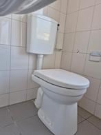 Staand toilet met reservoir, Ophalen of Verzenden, Zo goed als nieuw, Toilet