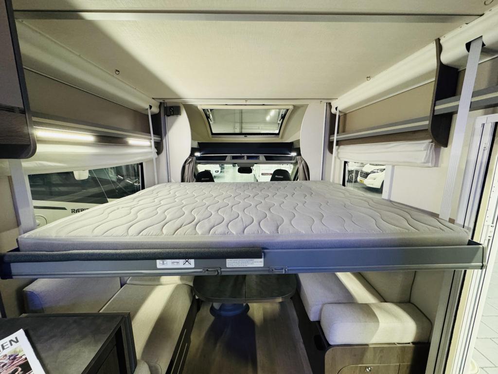 Chausson Titanium 640 Automaat Ruimtewonder 2019, Caravans en Kamperen, Campers, Automaat, Ringverwarming, Ford, Diesel