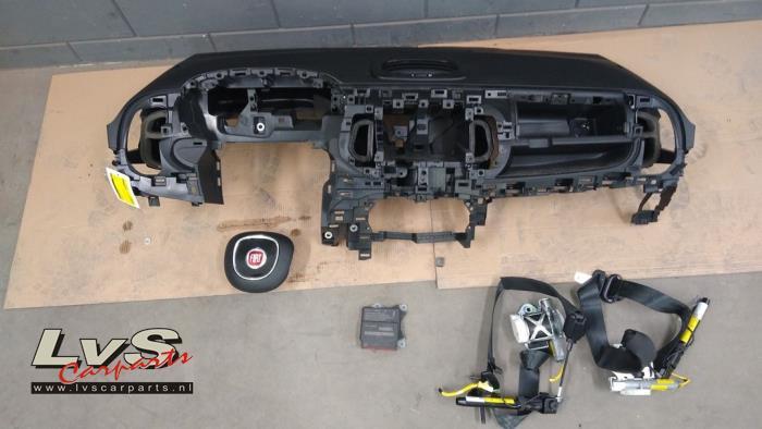 Airbag set + dashboard van een Fiat 500L, Gebruikt, -, -, Ophalen of Verzenden