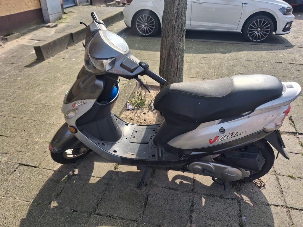 Grijze V-Clic scooter, Fietsen en Brommers, Snorfietsen en Snorscooters, Ophalen, Gebruikt, Benzine, Peugeot