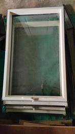 2 Raamkozijnen, 1 inclusief glas(113,7*78*10) in Leiden, Doe-het-zelf en Verbouw, Kozijnen en Schuifpuien, 75 tot 150 cm, Raamkozijn