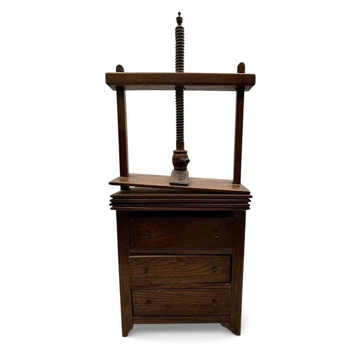 Antieke miniatuur linnenpers, Antiek en Kunst, Antiek | Gereedschap en Instrumenten, Ophalen of Verzenden