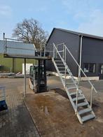 Stalen trap met bordes gegalv hoog 2.6/2,7mtr nor030, Doe-het-zelf en Verbouw, Ladders en Trappen, Ophalen, 2 tot 4 meter