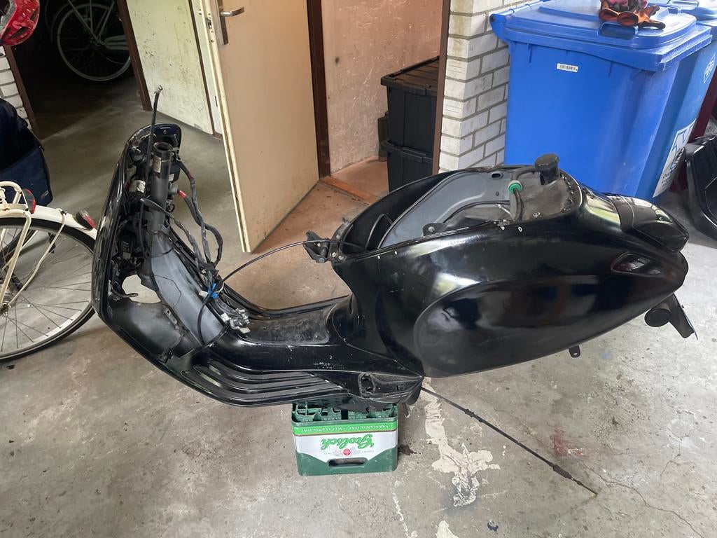 Vespa Sprint snor frame MOET WEG, Ophalen, Gebruikt, Overige modellen