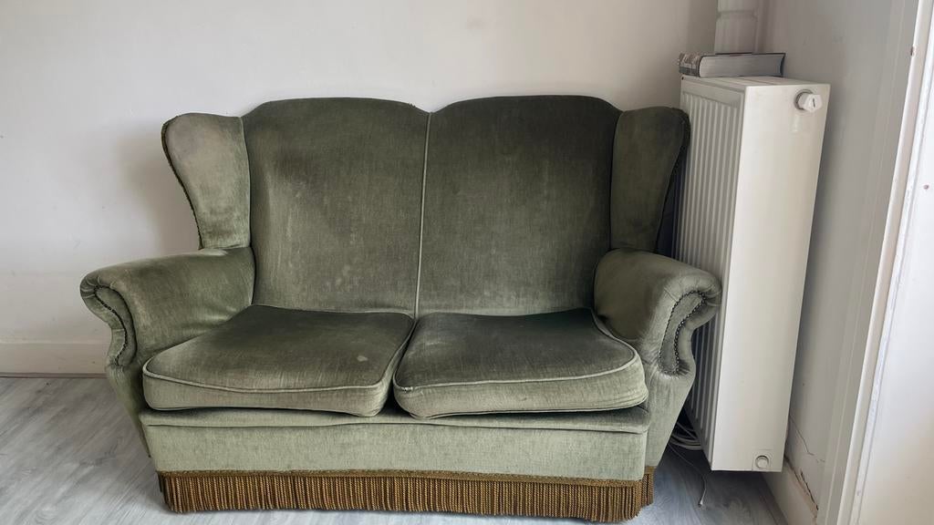 Vintage Victoriaanse tweezits bank salie groen, Huis en Inrichting, Banken | Bankstellen, Gebruikt, Rechte bank, Tweepersoons