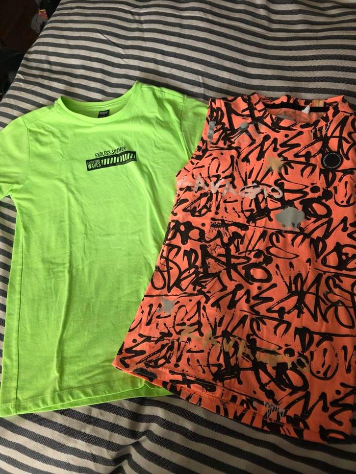2 T-shirts maat 146-152, neon groen en oranje met print, Kinderen en Baby's, Kinderkleding | Maat 152, Zo goed als nieuw, Jongen