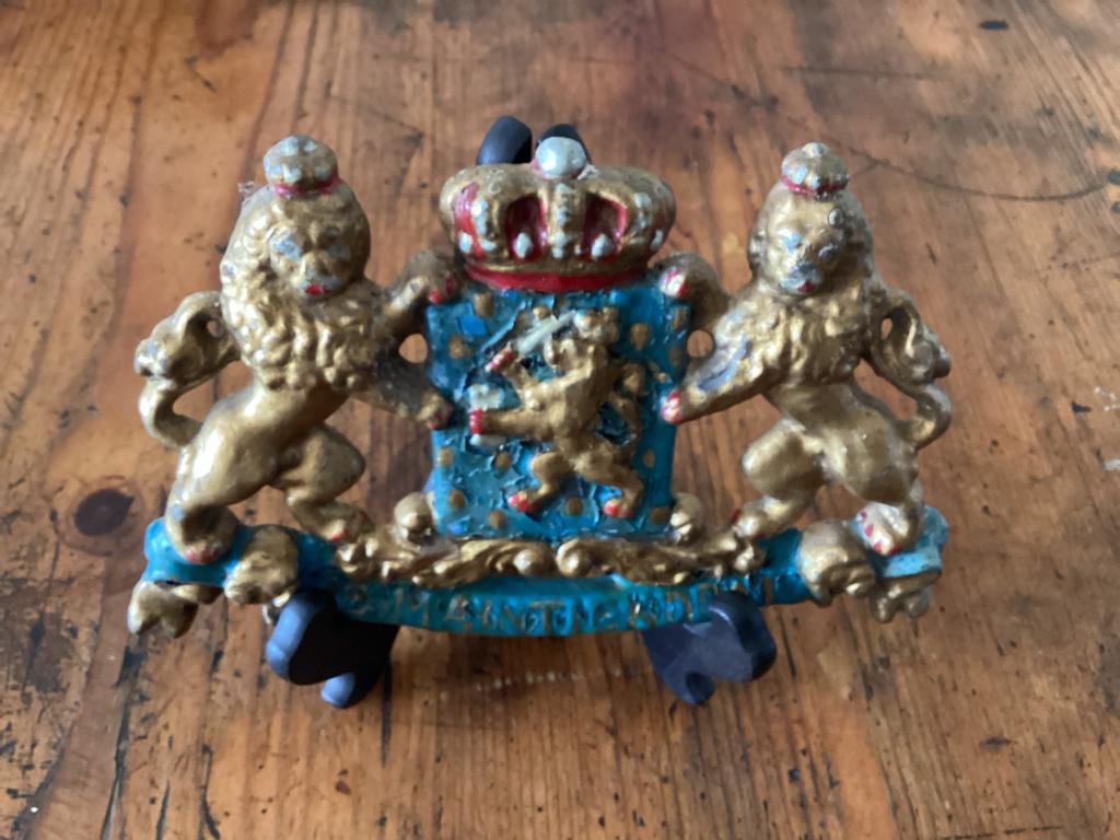 Vintage Gietijzeren Wapenschild "Je Maintiendrai", Antiek en Kunst, Ophalen