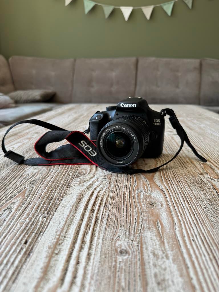 Canon EOS 1300D Spiegelreflexcamera met EF-S 18-55mm lens, Ophalen, Zo goed als nieuw, Spiegelreflex, Canon