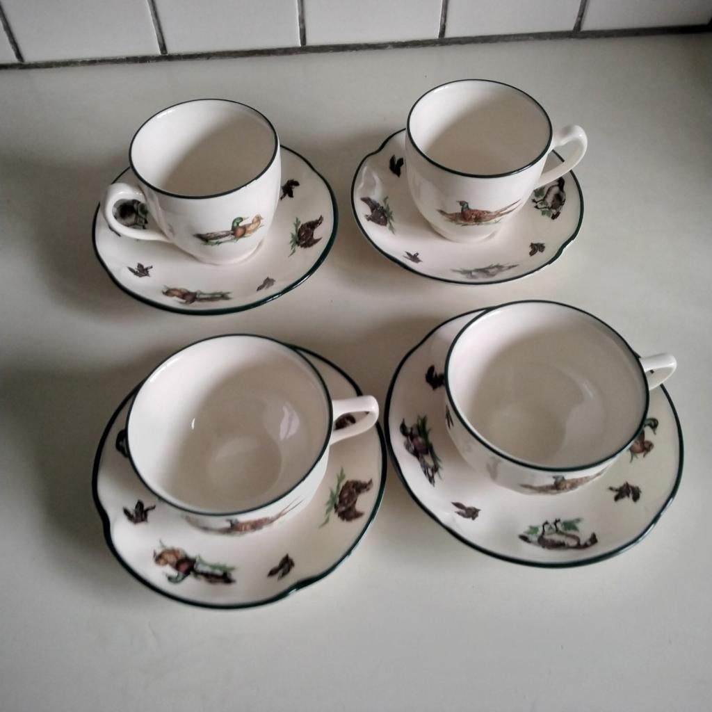 Johnson brookshire  diep bord en 4 kop en schotels, Huis en Inrichting, Keuken | Servies, Ophalen of Verzenden, Zo goed als nieuw