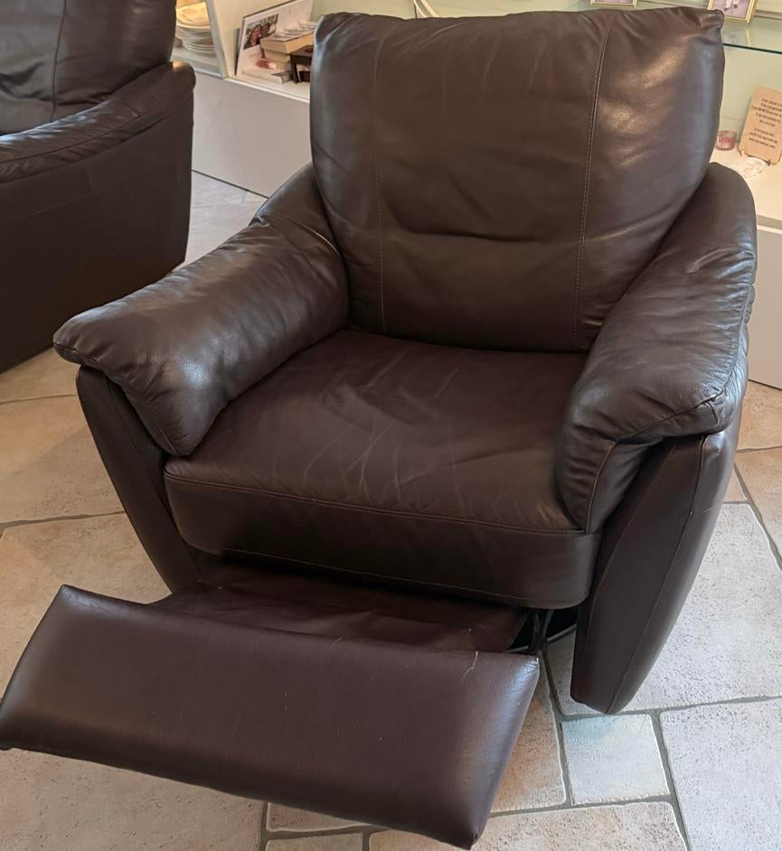 2x Comfortabele bruine leren relaxfauteuil met voetensteun, Huis en Inrichting, Fauteuils, Ophalen, Gebruikt, 75 tot 100 cm, Leer