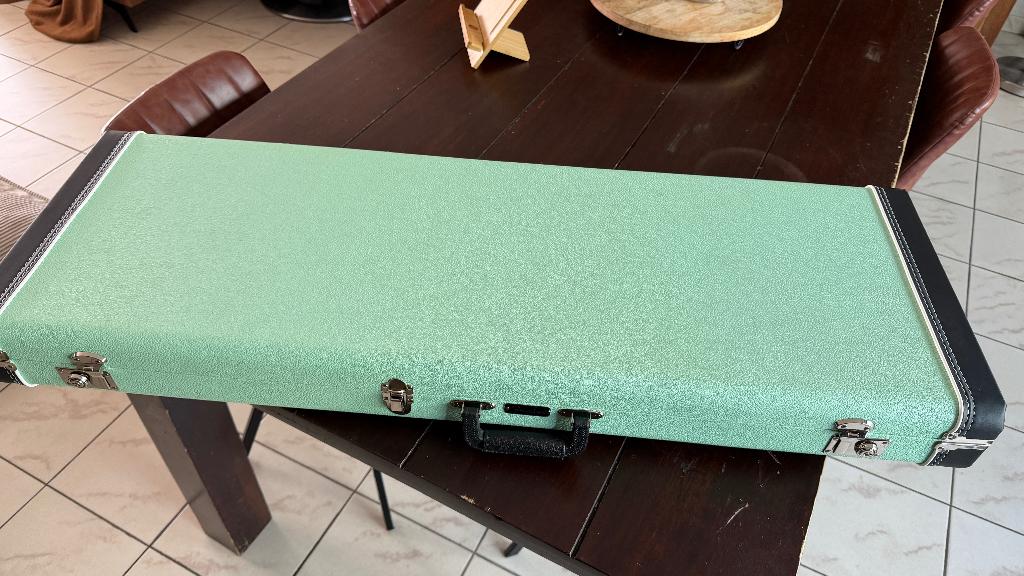 Fender Case – Vintage Surf Green – eigelijk nieuw!, Muziek en Instrumenten, Behuizingen en Koffers, Ophalen of Verzenden, Zo goed als nieuw