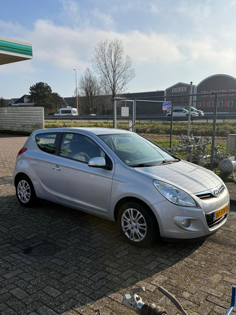 Hyundai i20 1.4 3-DRS 2011 Grijs, Auto's, Voorwielaandrijving, 450 kg, 4 cilinders, 1396 cc