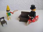 4 del circus playmobiel man op fiets clown stoeltje en kist, Ophalen of Verzenden, Zo goed als nieuw, Los playmobil