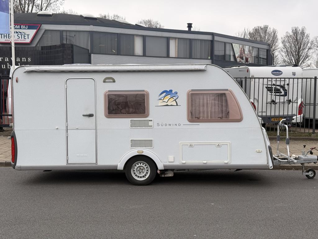 Knaus Sudwind 450 EU met mover en luifel, ((Zondag open)), Caravans en Kamperen, Bedrijf, Treinzit, 4 tot 5 meter, Knaus