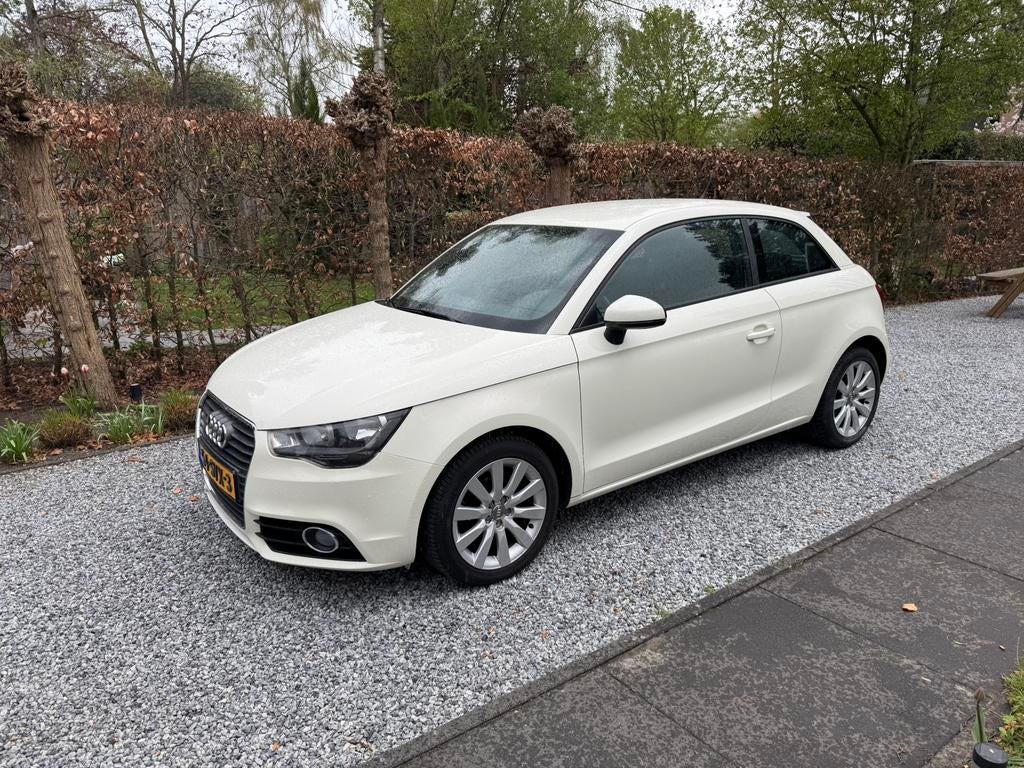 Audi A1 1.2 Tfsi 63KW 2012 Wit, Auto's, Voorwielaandrijving, A1, 4 cilinders, 4 stoelen