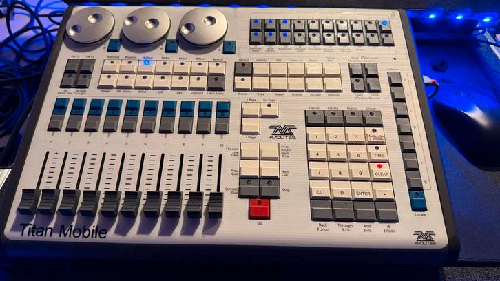 Avolites Titan Mobile + licentie dongle - Goede staat, Muziek en Instrumenten, Licht en Laser, Zo goed als nieuw, Ophalen of Verzenden