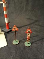 Antieke ijzeren verkeersborden (7cm) voor treinbaan, Ophalen of Verzenden