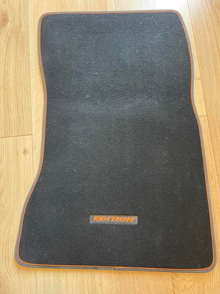 Er zijn ook vloermatten beschikbaar voor andere modellen., Ophalen of Verzenden, Zo goed als nieuw