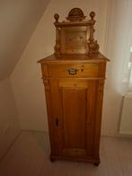 Te koop een oud grenen hoge kast, Antiek en Kunst, Ophalen