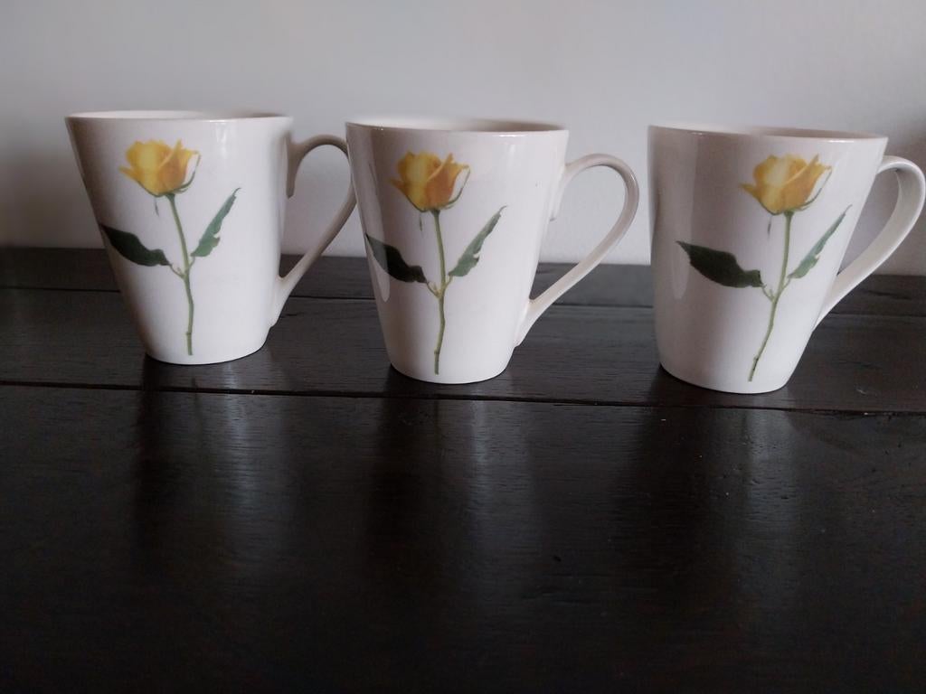 MOKKEN MET ROOSJES  NIEUW, Huis en Inrichting, Nieuw, Ophalen of Verzenden, Overige stijlen, Kop(pen) en/of Schotel(s)