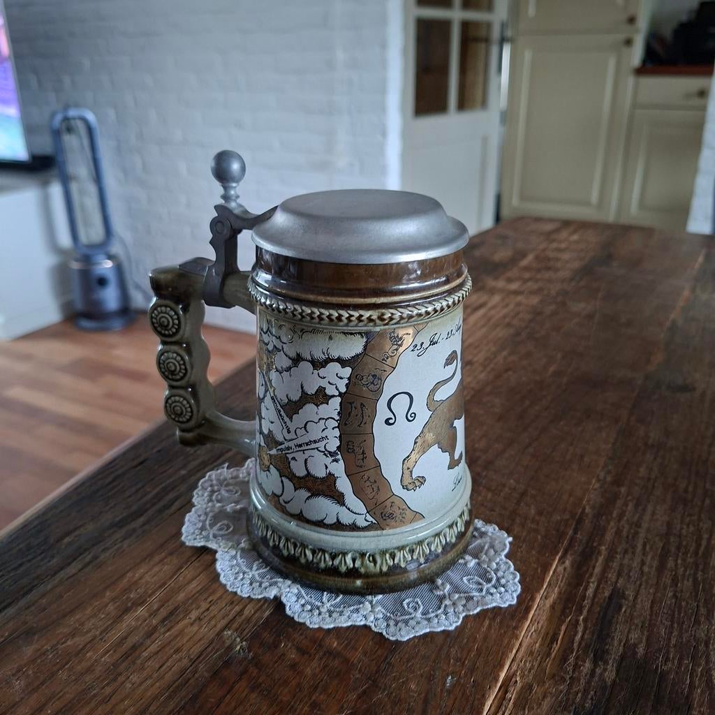 Gerzit Bierpul met Sterrenbeeld Leeuw erop 17 cm groot, Antiek en Kunst, Ophalen of Verzenden