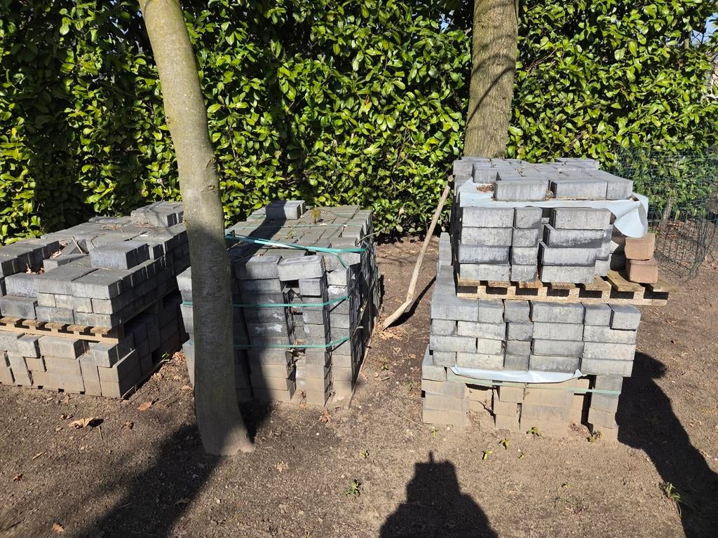 Zwart beton straatklinkers circa 25 vierkante meter, Tuin en Terras, Tegels en Klinkers, Ophalen, Klinkers, Zo goed als nieuw